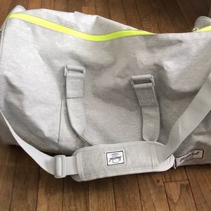 Herschel 42.5 L duffle bag